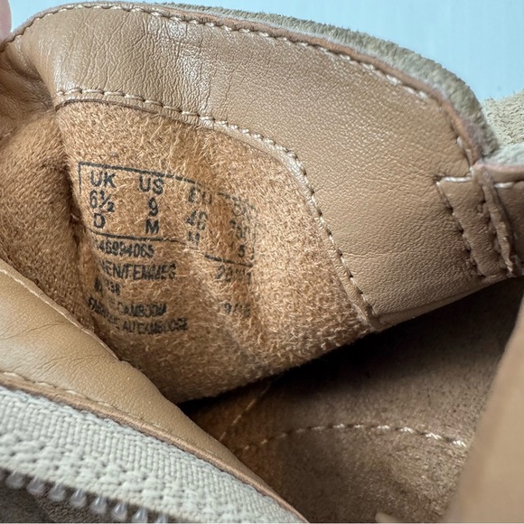 Clarks Artisan Tan Suede Ankle Booties with Buckle Detail size 9 - Picture 10 of 10